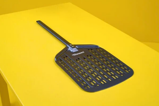 Götóttur pizzaspaði úr áli – 79,5 cm